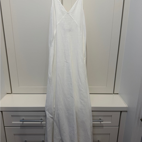 Summer White linen maxi dress. Low back- another tomorrow - Picture 2 of 2